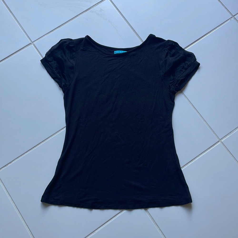 Alice + Olivia black top w poof sleeve
